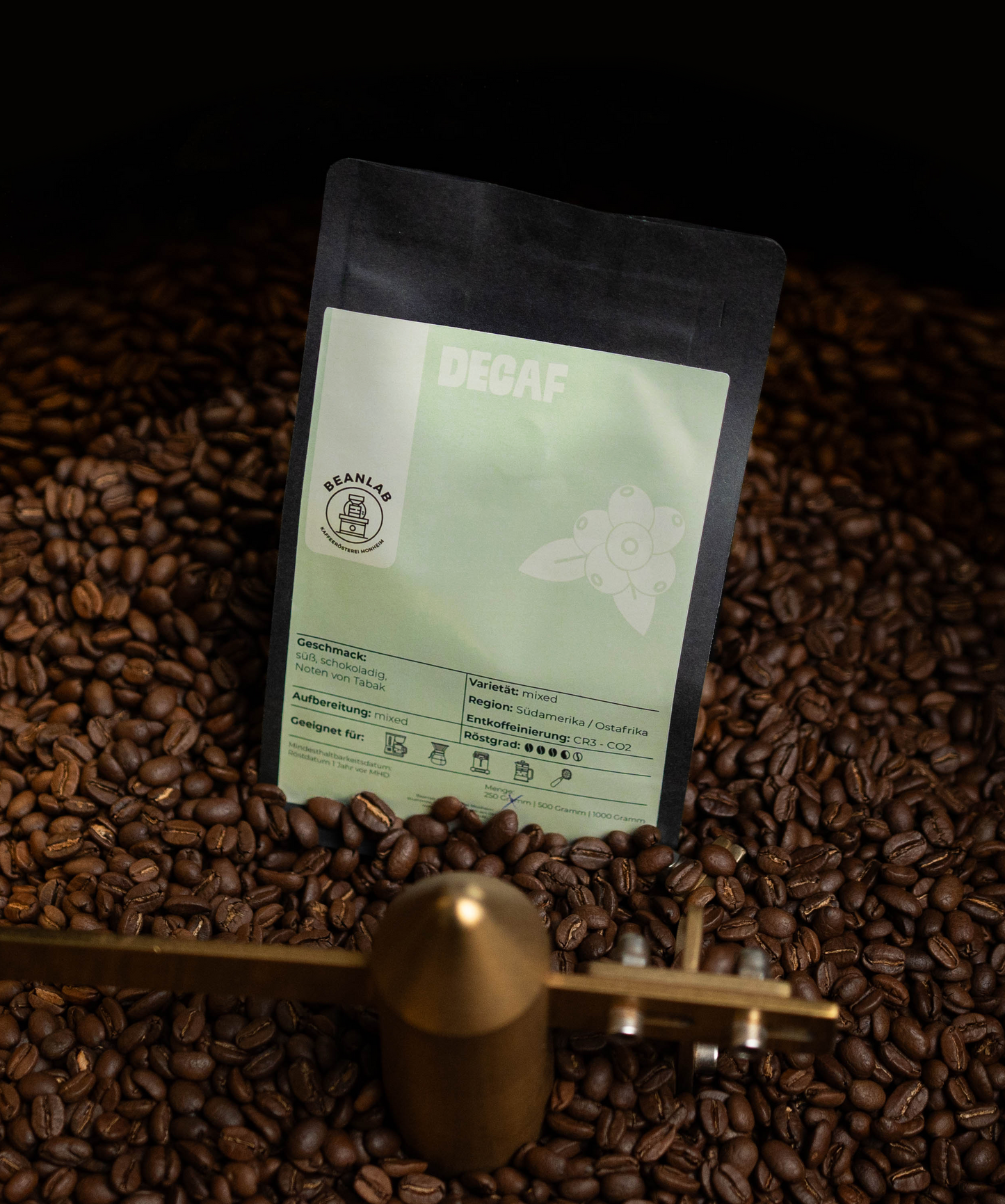 entkoffeinierter Kaffee nach dem CR3-Co2 Verfahren, Mischung aus südamerika und Ostafrika welche einen süßen Geschmack von schhokolade und Noten von Tabak widerspiegelt